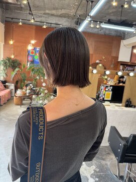 チャプター 問屋町(chapter) ベージュ切りっぱなしミニボブ顔まわりレイヤーカット韓国ヘア