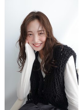 タス(tas) ゆったり大きめカールパーマ