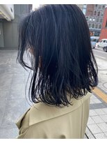 エル(EL by green)&nbsp;(akiko)ネイビーブルー×ほぐし外ハネスタイル