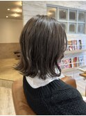 ミディアムボブ×ハイトーンカラー