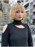 金髪ブロンドパーマボブ