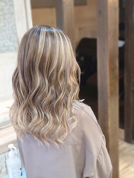 モアムー(Moremuu) ハイライトミルクティーベージュ