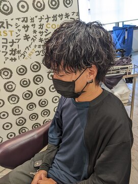 コワファーストナガサキシャンプーボーイ(COIFF1RST NAGASAKI SHAMPOO BOY) ショートマッシュウルフ×波巻きスパイラルパーマ