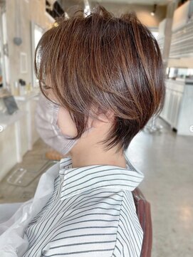 アトリエ エス atelier es HAIRDESIGN ひし形シルエット/ふんわりショート/ショートヘア/大人可愛い