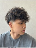 髪屋 清潔感溢れるフェードスタイル＋ＭＩＸパーマ【男らしさUP】