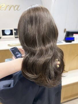 ティエラ 原宿 表参道(Tierra) 【関日葉里】透けるベージュカラー