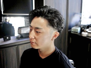 バーバー ネオ ザ クラス(BARBER NEO The Class)の写真/【22時迄｜忙しくても身嗜みは妥協したくない男性へ】30代以降こそ小まめなケアで差がつく。30分で整えます
