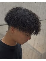 イーラ アメ村店(era)&nbsp;ツイストスパイラル　ツイストスパイラル眉カットメンズパーマ