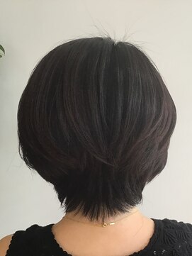 日日 キレイ目ショートスタイル