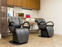 ヘアースタジオ フラッシュ(HAIR STUDIO FLASH)の雰囲気（日々の疲れを癒すシャンプーブース。）