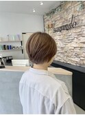 ショートボブ×ミルクティーベージュ