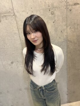 顔まわりレイヤー ストレートヘア ロング