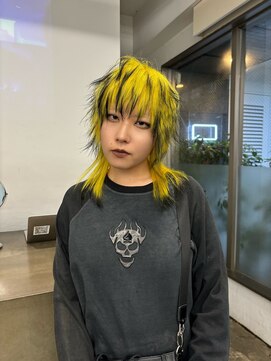 オーン 渋谷(OOn) イエロー×ブラックのコントラストレイヤーウルフ