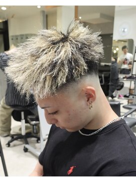 オメガ 渋谷(OMG) 金メッシュツイストパーマ