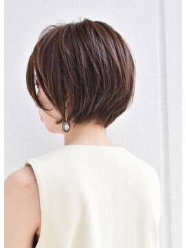 キアラ(Kchiara) 美シルエットのショートボブ/大人可愛いオフィスヘア