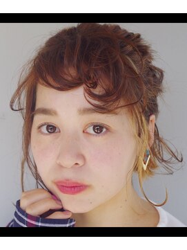 ソラ(sora) チラ見せインナーカラーの愛されボブアレンジ