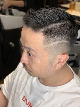 リバレッジ 広尾(Leverage) メンズバーバー理容室フェードサイドパートショート