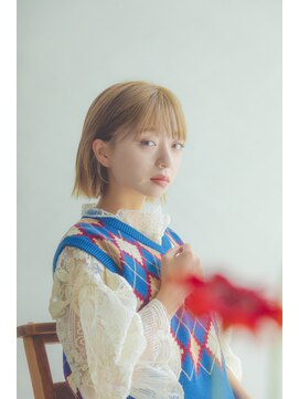 ページボーイ美容室 シンプルシルエットのハイトーンボブ