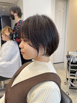 イヴォークトーキョーオーサカ(EVOKE TOKYO osaka) 小顔カット 丸み 可愛い 抜け感 ショート ナチュラルカラー