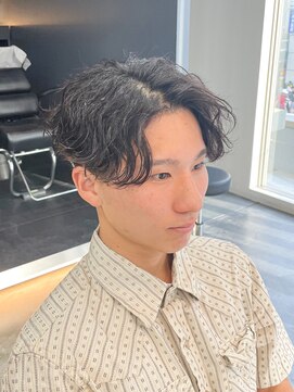 バース バイ ハピネス(BIRTH by happiness) 波巻きパーマ センターパート メンズパーマ