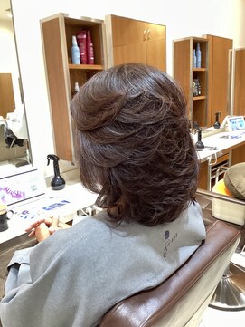 ピークアブー アヴェダ アトレ恵比寿(PEEK-A-BOO AVEDA) 前上がりレイヤーボブ　ベージュブラウン