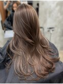 ナチュラルハイライト×レイヤーカット