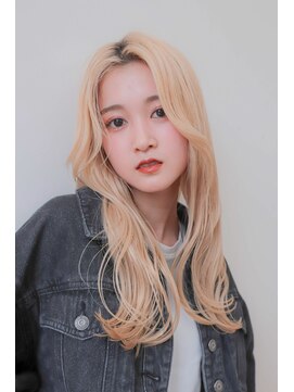 ソレイユ イワタ(SOLEIL IWATA) ナチュラルなハイトーンウェーブスタイル