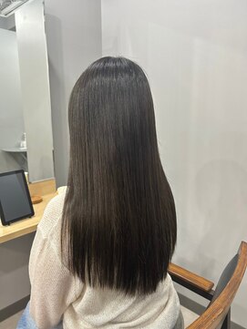 カミエ(kamie) グレージュロング × 透明感を引き出すカット&カラー