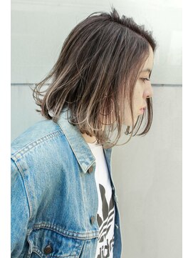 トルネード(TORNADO) 外国人風ボブ ハイライトバレイヤージュ グレージュ　白髪ぼかし