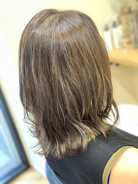 アルター(aL ter) ミディアム×カーキベージュ【alter 田丸奈津実】