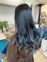 ロア 福岡天神本店(LORE)&nbsp;ブルーブラック×ホワイト×インナーカラー