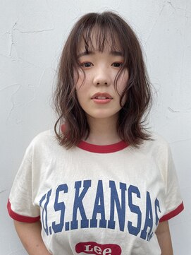 リタ(Lita.) 柔らかシアーブラウン 抜け感セミディ 大人ガーリーゆるふわロブ