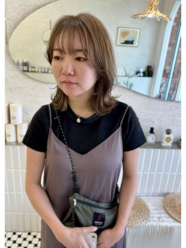 コス(KOS) 【KOS 立川】外ハネミディアム×クリームベージュ