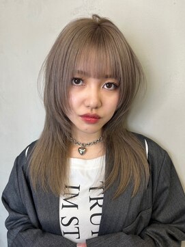 スリーバイベルベット(THREE...by velvet) ハイトーンベージュ/ブロンド/レイヤーカット/ロング/博多