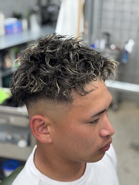 マークバーバーカンパニー 藤沢(MARK BARBER COMPANY.) メンズサロン/ブリーチ/理容室/フェード/眉毛/バーバー/パーマ/