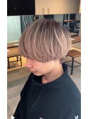ナチュラルなベージュのシャドールーツ