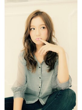 エイチエムヘアーホーム 池袋2号店(H M hair home) 透け感カーキベージュのセミロングヘアー