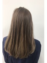 ノラ シンディ(NORA CYNDY)&nbsp;アッシュベージュハイライトカラー☆