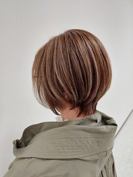 クレスフィリア (CLESC') 夏におすすめハイライトカラー骨格補正ショート