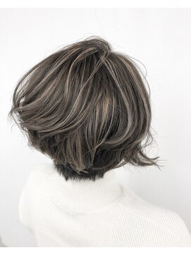 アオアクア バイ グルグル 小岩店(ao akua by GULGUL) 黒髪 グレージュ×ミルクティーハイライトカラー ショート 小岩