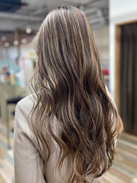 ブリッツバイレボ 船橋(BLITZ by REVO) ナチュラルレイヤー/エアリーロング/美髪/グレージュカラー/船橋