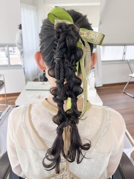 オウン(AUN) 編み下ろしツインポニー