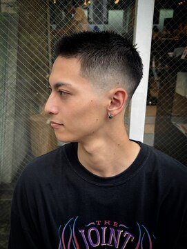 ビンゴ(BINGO) 1808渋谷メンズカット黒髪スキンフェードバーバーフェードカット