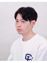 アーティスオム(Artice HOMME)&nbsp;ショートセンターパート/刈り上げセンターパート/フェザーパーマ