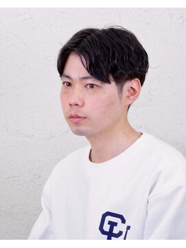 アーティスオム(Artice HOMME) ショートセンターパート/刈り上げセンターパート/フェザーパーマ