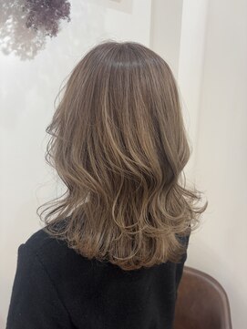 エルア 辻堂(LR.) ハイトーンで白髪ぼかし