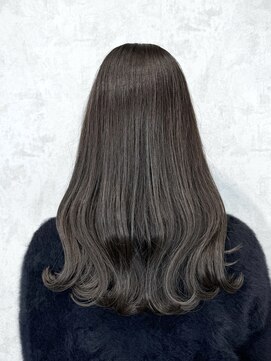 デミヘアー(Demi hair) ダークグレーカラー×波巻きウェーブ