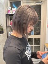 乾かすだけでキマる髪/馴染むハイトーングレージュ外ハネボブ