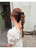 編み下ろしポニーアレンジ