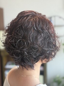 オゾンの力でカラーとパーマの同時施術もOK◎おうちに帰ったあとに薬剤の独特な臭いがしないのも嬉しい♪